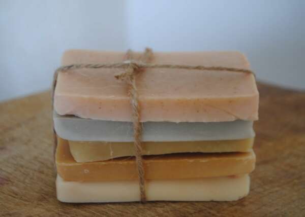 Chutes de savon saponification à froid saf savonnerie artisanale Bretagne Finistère
